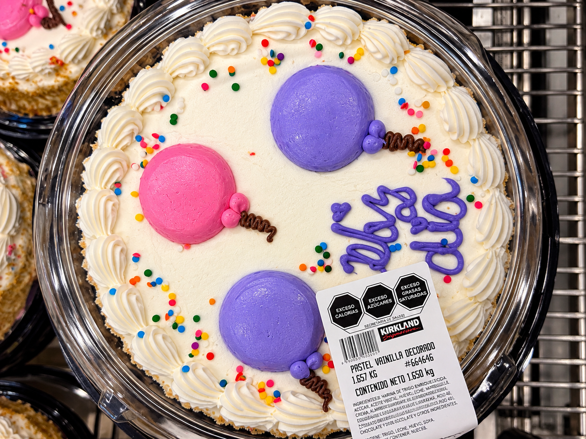 🎂 Kirkland Signature Pastel de Vainilla Decorado 1.65 kg